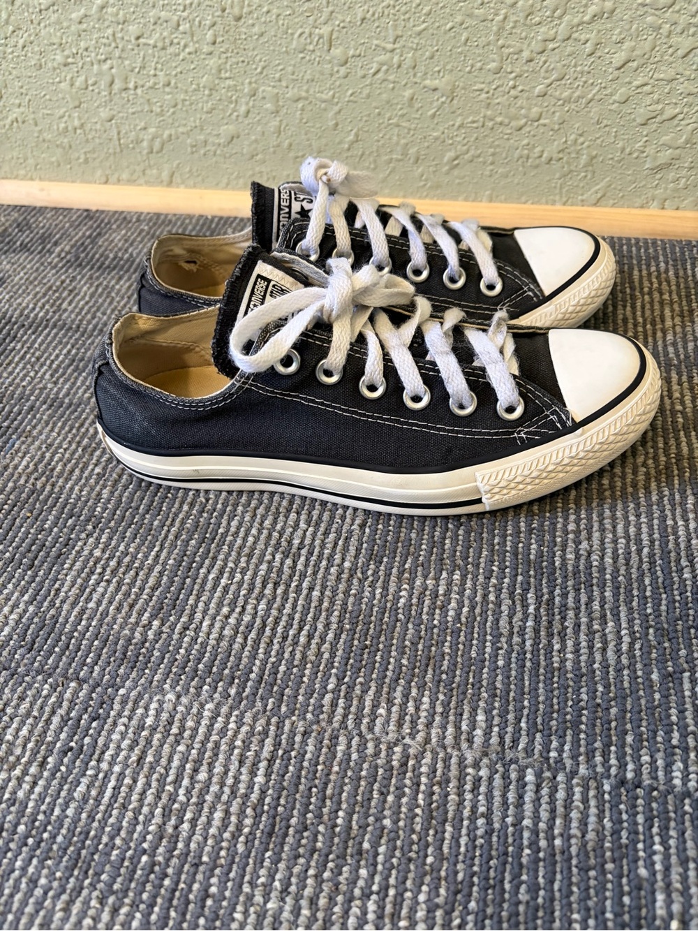 Converse Women’s Black Canvas Low-Top Sneakers - Classic Casual Shoes  Size 7